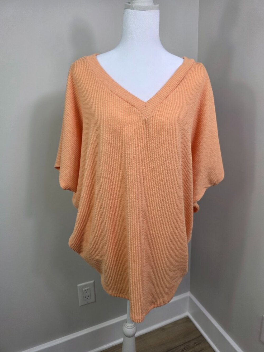 Andree by Unit Women's Blouse Size L Dolman Sleeves Peach Color V-Neck